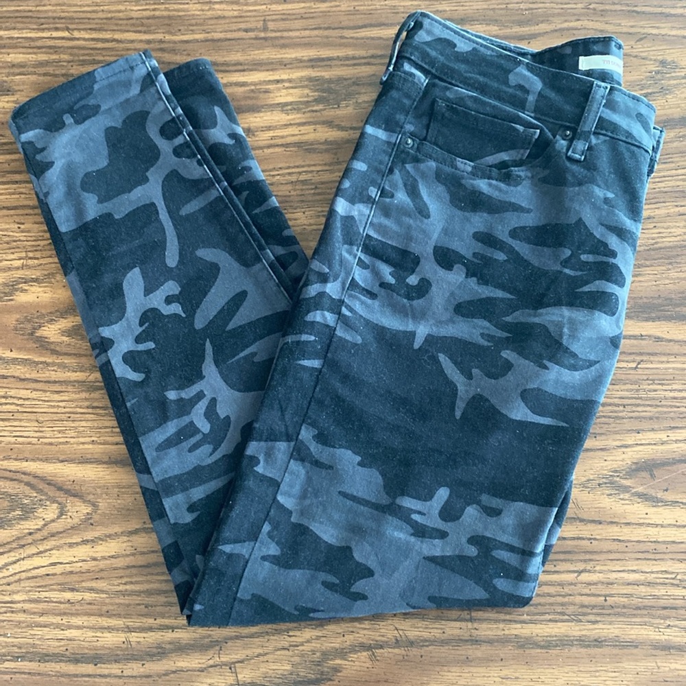13:09  Levi’s 711 Camo Print Skinny Ankle Pants